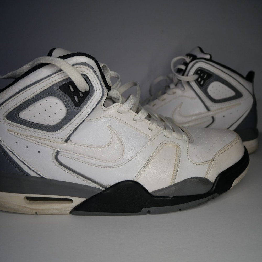 NIKE AIR FLIGHT FALCON